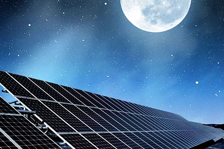 solar panels work at night